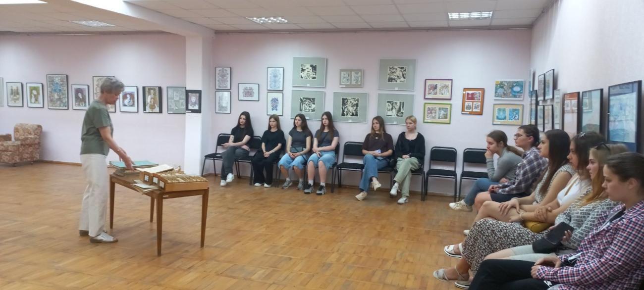 У межах вивчення навчальної дисципліни «Навчальна практика» студенти 2 курсу спеціальності 029 «Інформаційна, бібліотечна та архівна справа» відвідали краєзнавчий музей. Навчальна практика