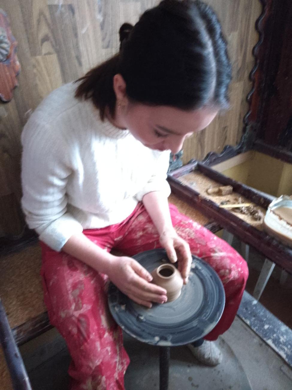 Виготовлення настільної вази на гончарному крузі
