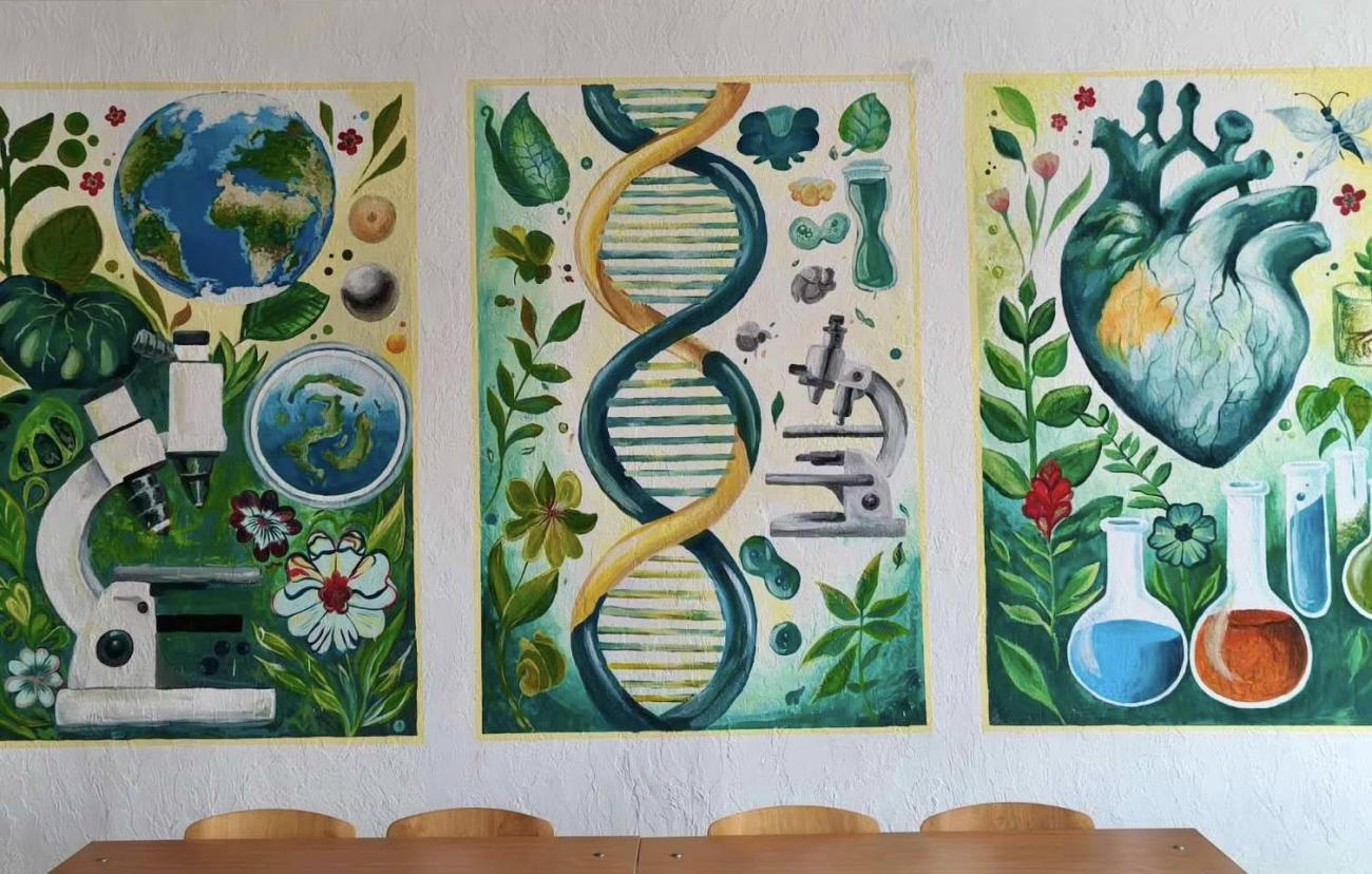 Художнє оформлення аудиторії біології та екології