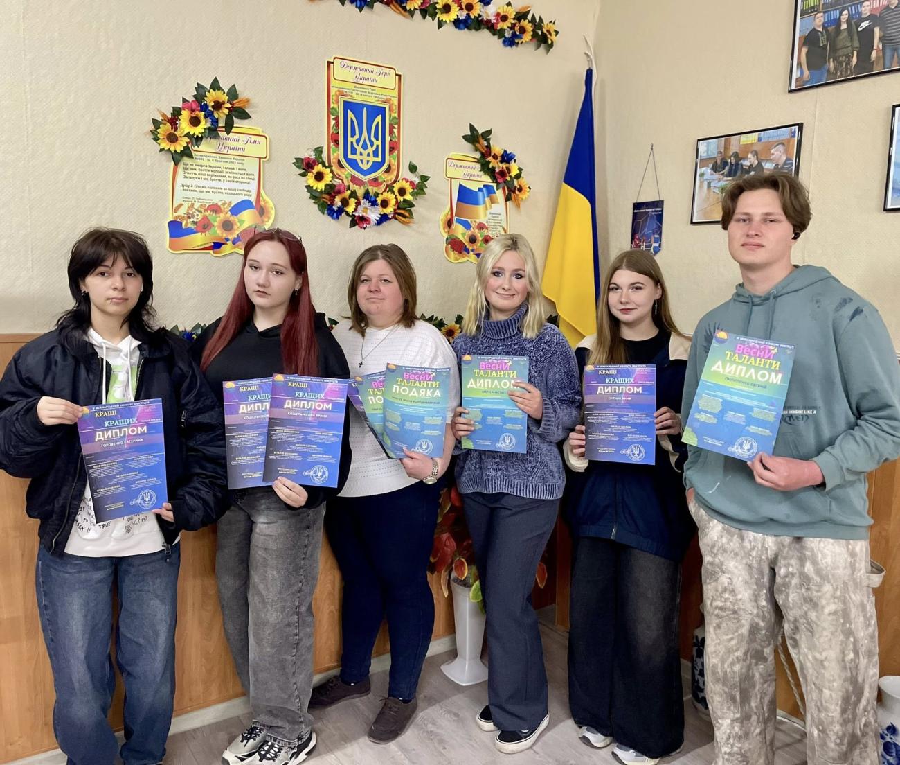 Студенти ІІ та ІІІ курсів та Ірина Тригуб