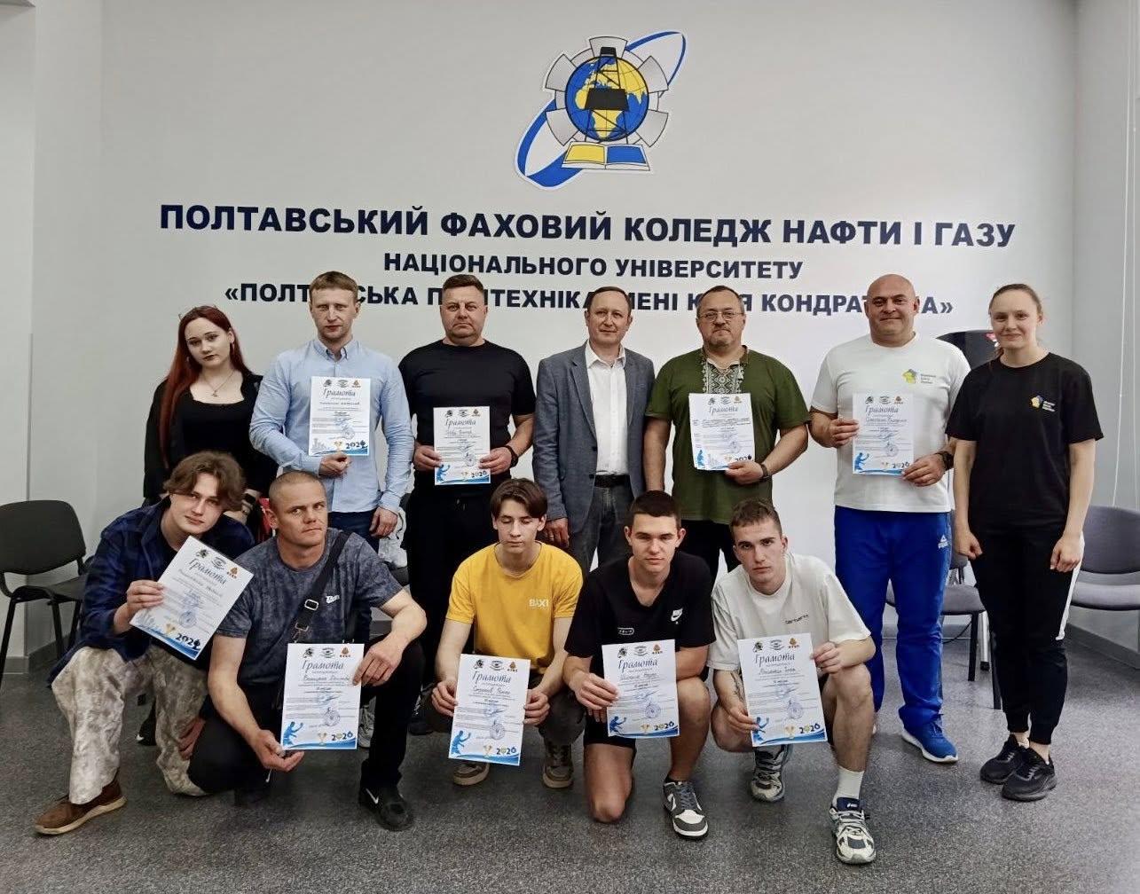 Студенти та викладачі коледжу