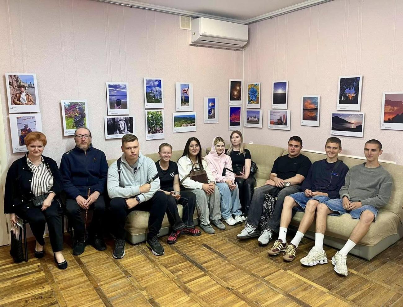 Студенти ІІ курсу спеціальності 029 «Інформаційна, бібліотечна та архівна справа» разом із керівником практики Наталією Мацюрою
